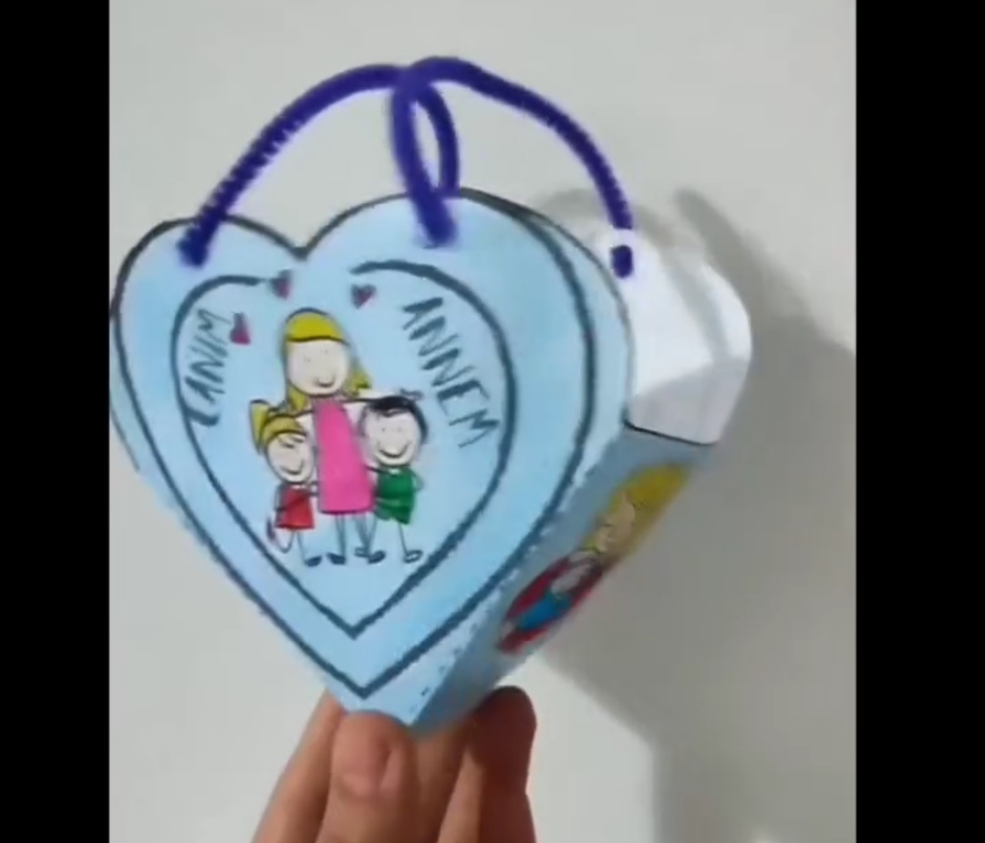 ANNELER GÜNÜ KALPLİ ÇANTA 